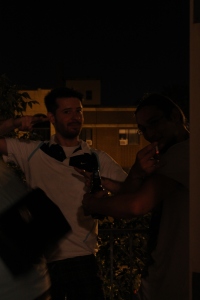 Manamour et Yoann Les fumeurs du balcons :)